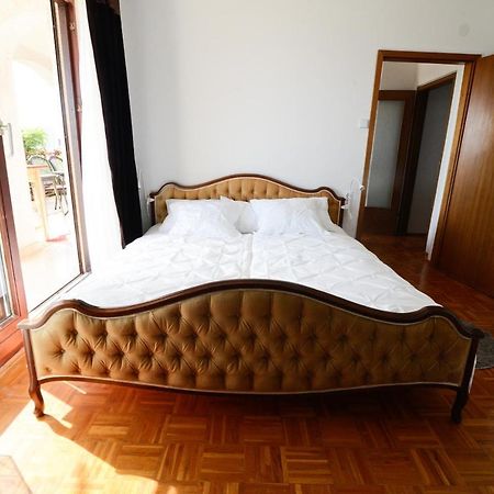 Apartment Glicinija Zadar Bagian luar foto
