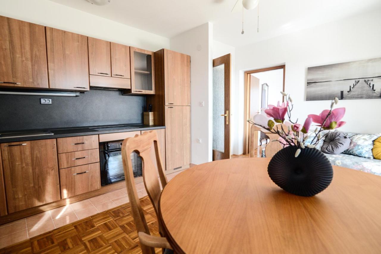 Apartment Glicinija Zadar Bagian luar foto